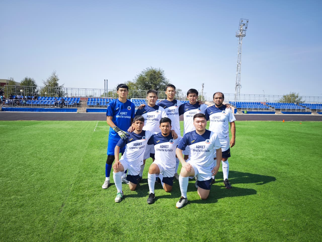 Спорт и достық: Алматыда медицина қызметкерлері арасында «AQNIET» кәсіподағының қолдауымен мини-футбол турнирі өтеді