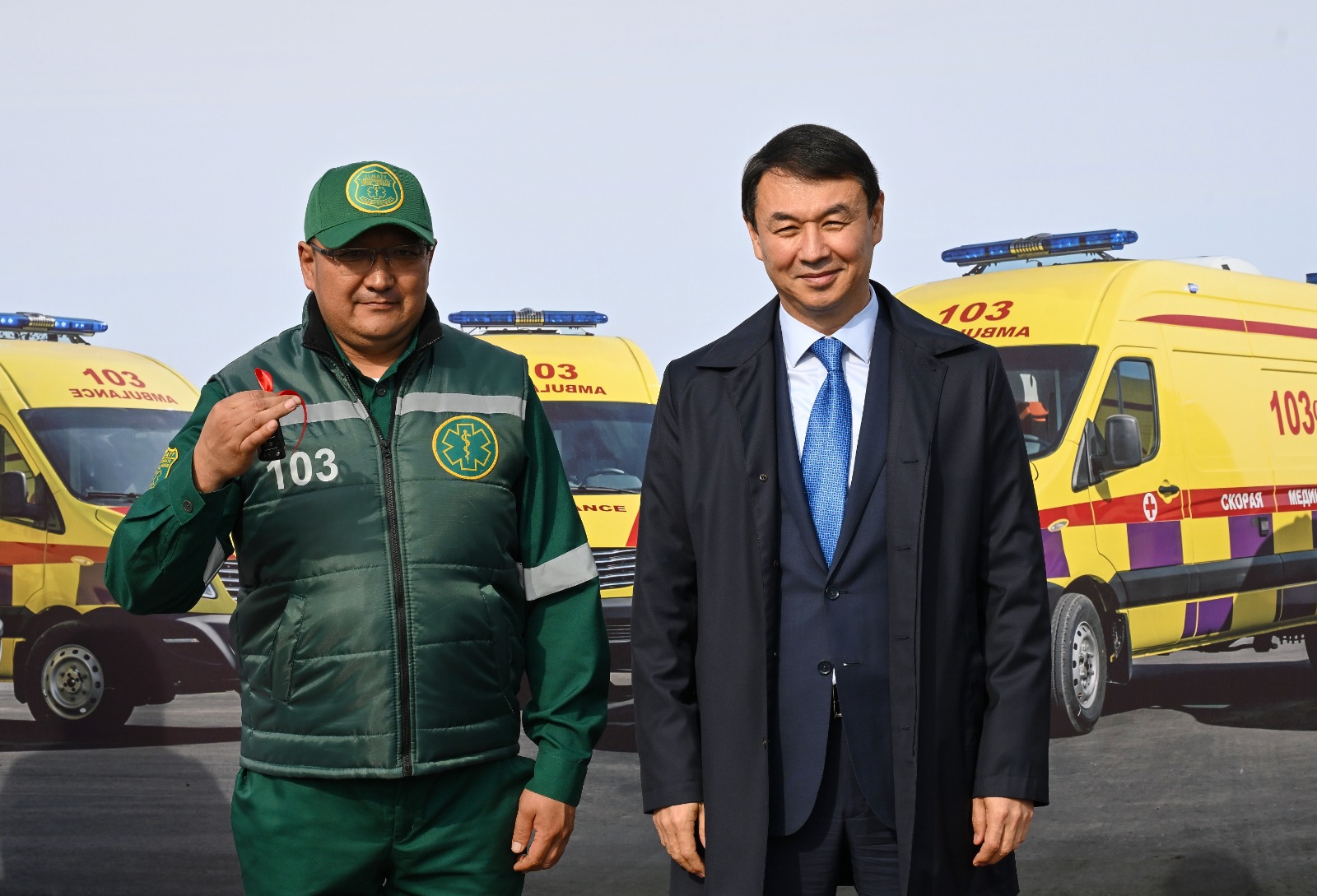 Алматы қаласында жаңа жедел жәрдем қызметтік  автокөліктерінің кілті табысталды.