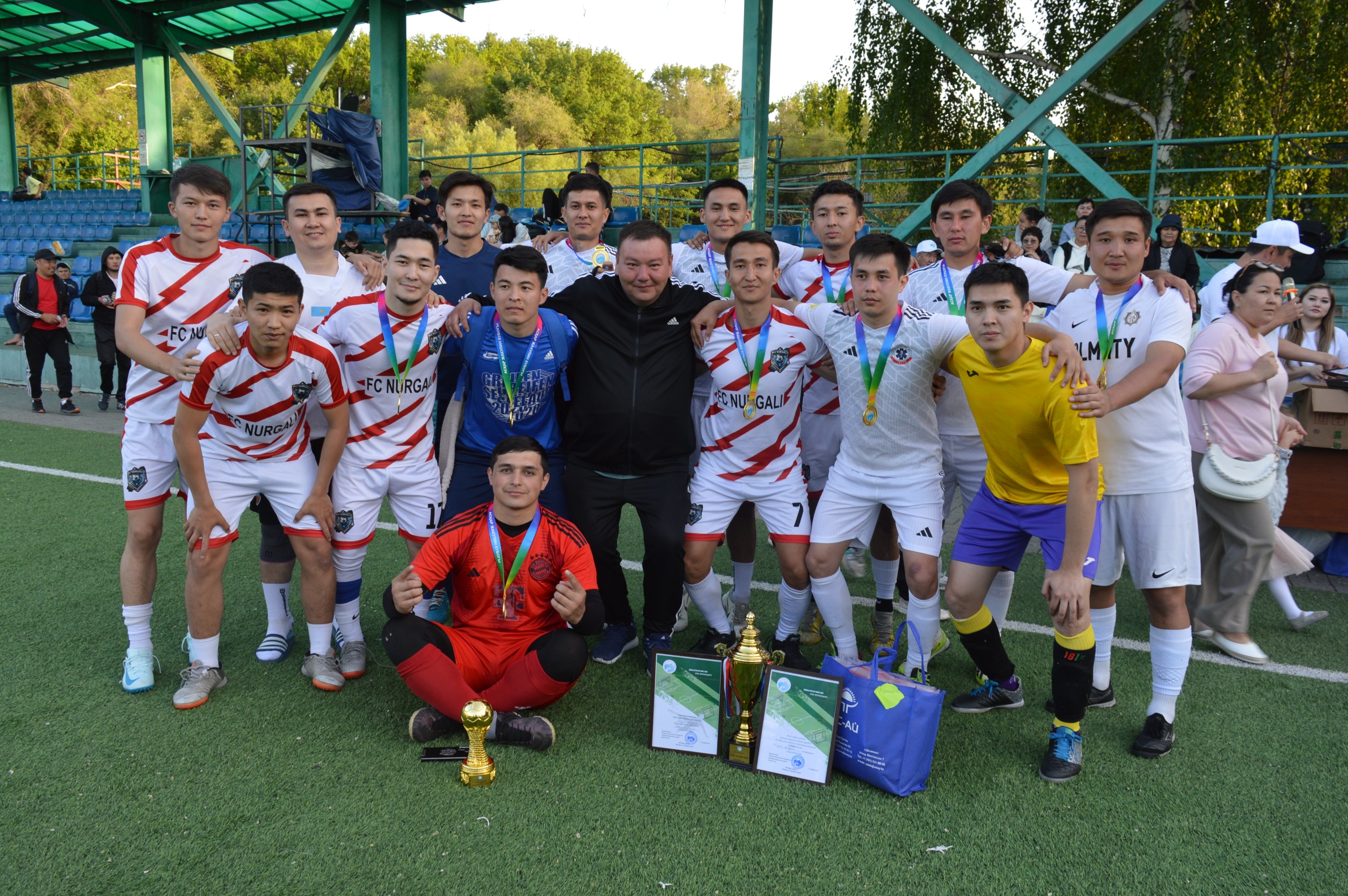 Алматы қаласының Жедел жәрдем қызметі Асқар Жакулин атындағы қайырымдылық қоры ұйымдастырған жыл сайынғы шағын футбол турниріне қатысты
